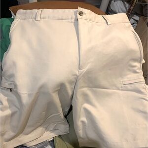 Men’s IZOD Golf Classic Khaki Tan Stone Shorts Size 36 Zippered Pockets Belted